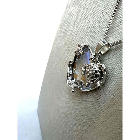 NEW Silver Heart Shaped Pendant Sea Turtle Necklace - Picture 13 of 13